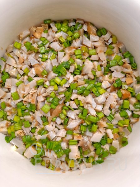 Слоёный салат из солёных грибов